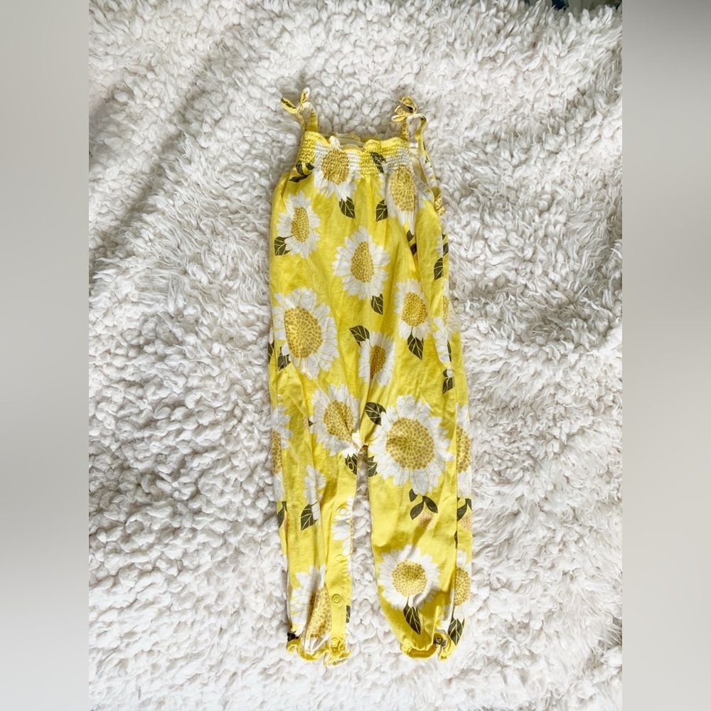 Carter's 12 M Girls Yellow and White Jumpsuit with Sunflower 🌻 Print